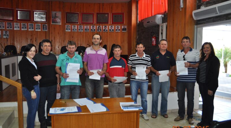 CONSELHEIROS DA AGRICULTURA REUNIDOS PARA REUNIÃO